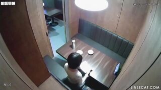 [신작] 술을 몇 잔 마신 후, 여자는 남자를 유혹하며 오럴 섹스를 해주겠다고 제안했다. 남자는 여자가 오럴 섹스를 하는 영상을 보여줬고 korean porn vip ipcam