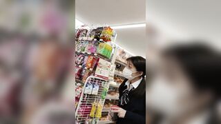 直突っ込みシリーズ11 去年まで 生 盗〇なんてテレビの中の出来事と思ってそうな子のスカートの中を撮りまくる編 voyeur jp 02