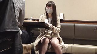 撮影バレ 盗〇に気づいてもパンティを見せつけてくる美女が開脚して voyeur jp