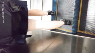 けしからん エスカレーターで盗撮を警戒して最後尾に乗るような娘には悪戯 厳選いいとこ取りpart 3 pc用 縦動画 voyeur jp